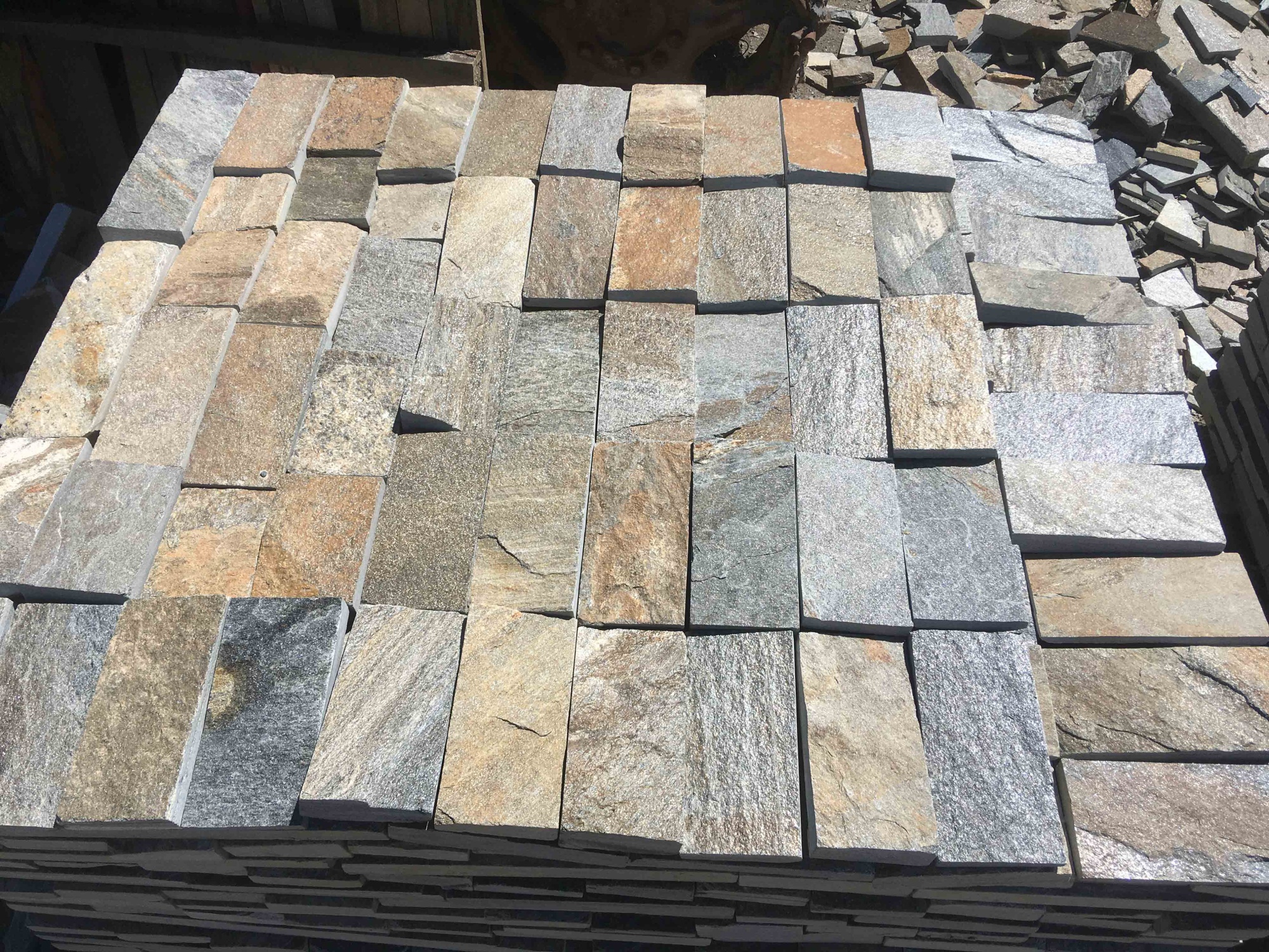 Плитка пилёная златолит Уральский для фасада купить в Котельниках