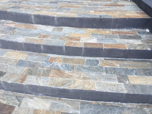 Плитка из Златолита Уральского для лестницы купить в Котельниках