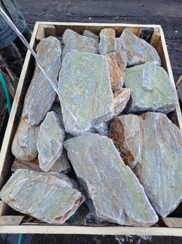 Златолит жёлтый, жёлто-зелёный глыбки и валуны для ланшафтного дизайна купить в Котельниках