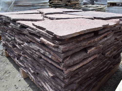 Плитняк лемезит бордовый для облицовки цоколя 20-25 мм  купить в Котельниках