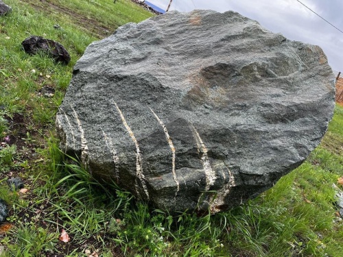 Гигантские зелёные валуны для ландшафтного дизайна весом более 5 тонн купить в Котельниках