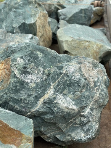 Камни для ландшафтного дизайна зелёные 10-60 килограмм купить в Котельниках