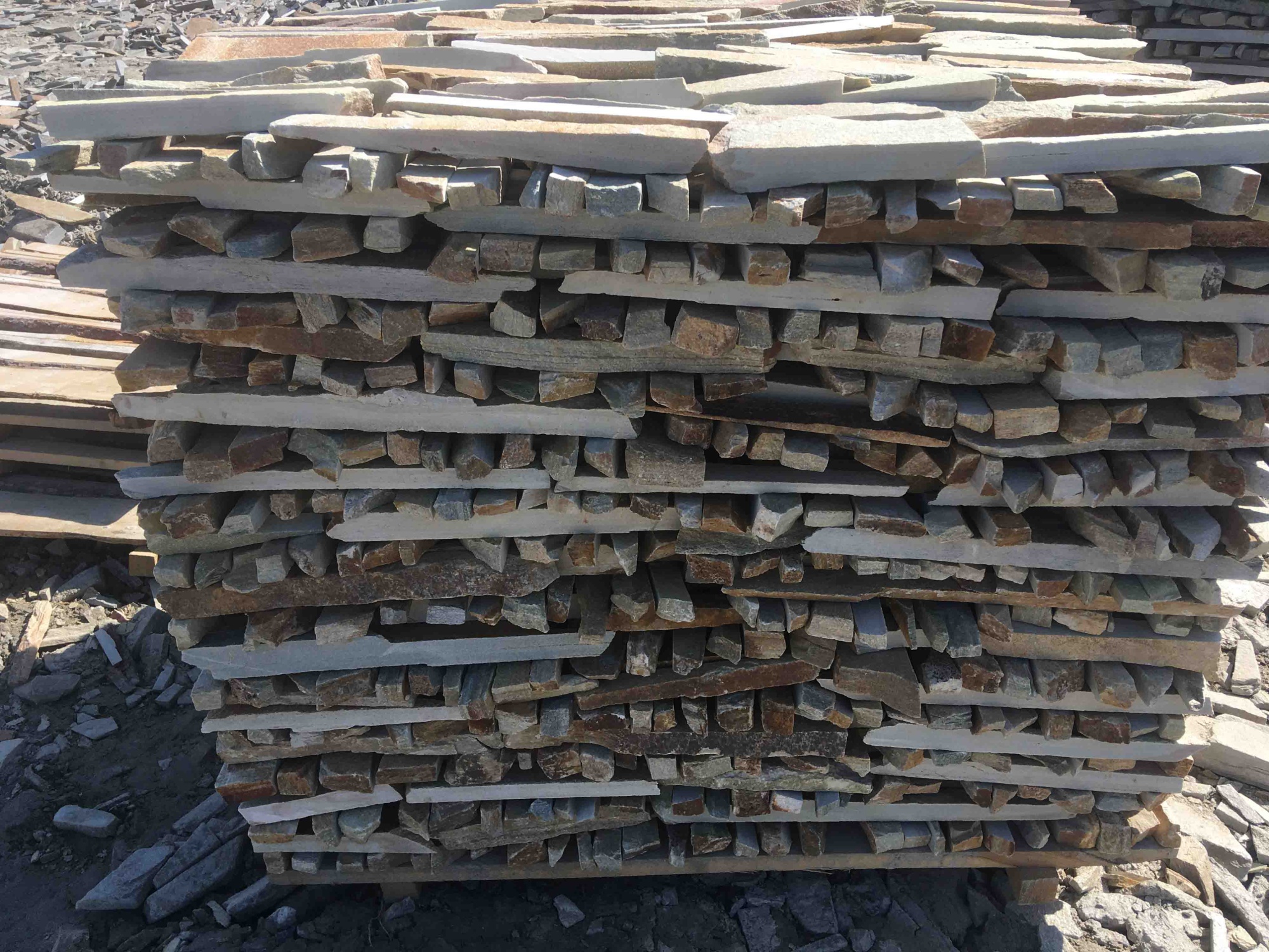 Горбушка златолит золотистый для облицовки купить в Котельниках