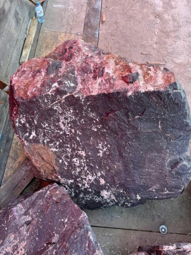 Камни для ландшафтного дизайна красно-фиолетовые 10-60 килограмм купить в Котельниках