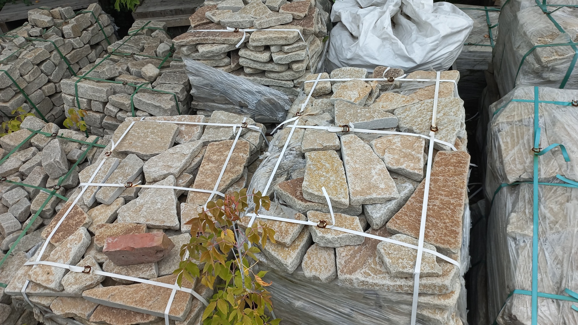 Плитняк гранитный галтованный купить в Котельниках