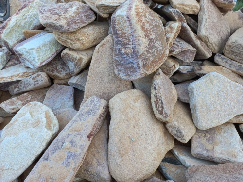 Златолит жёлтый, жёлто-зелёный глыбки и валуны для ланшафтного дизайна купить в Котельниках