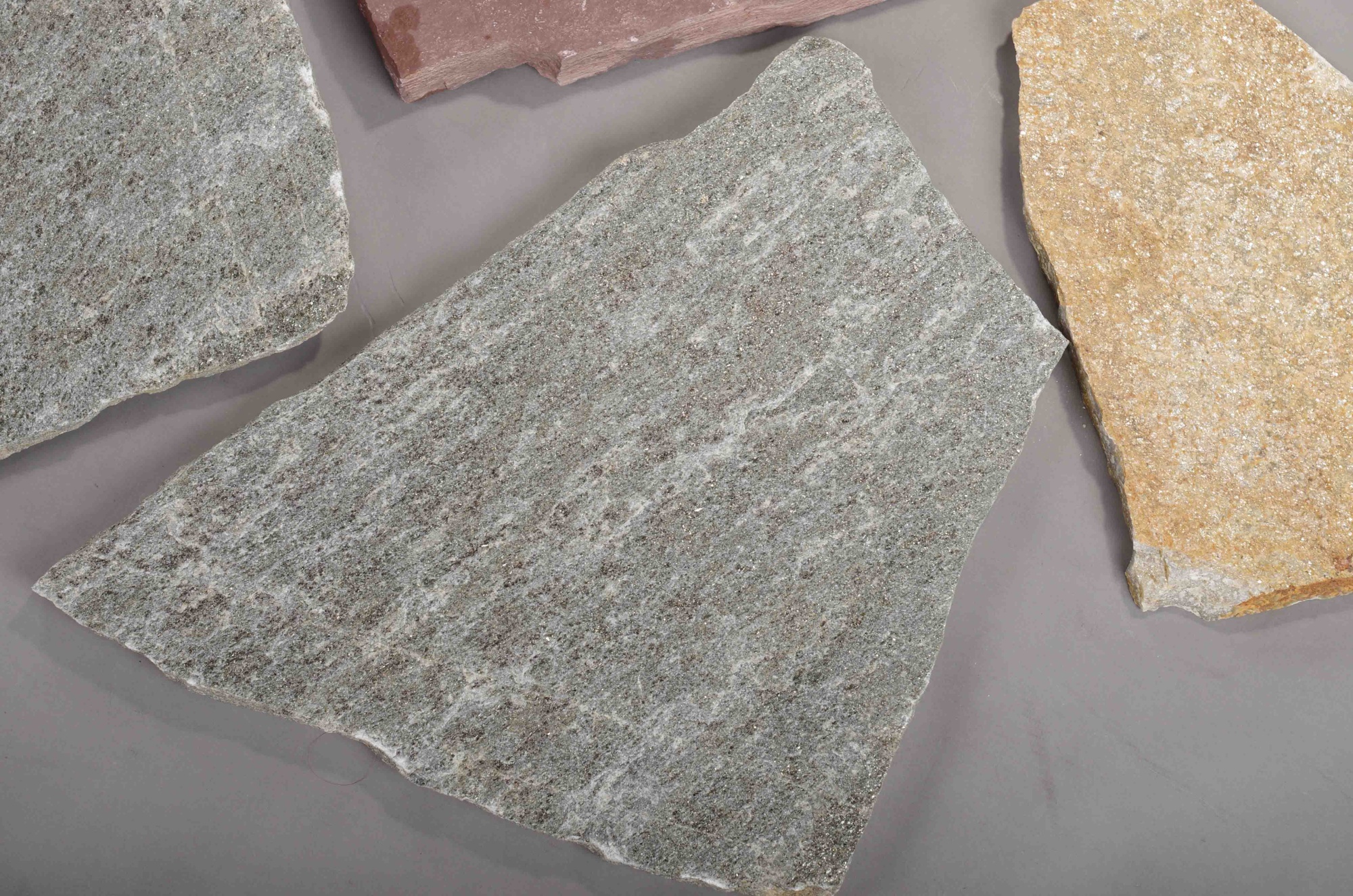 Плитняк златолит Уральский  для фасада купить в Котельниках