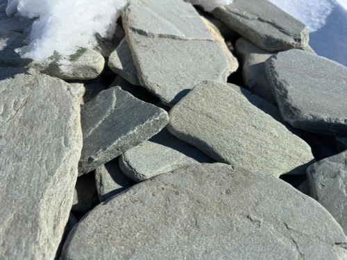 Плитняк златолит зелёный галтованный для цоколя купить в Котельниках