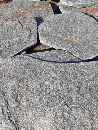 Златолит серебристый галтованный для лестниц купить в Котельниках