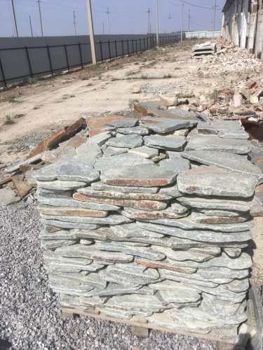 Златолит серебристый галтованный для лестниц купить в Котельниках