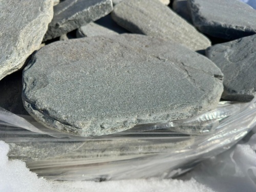 Плитняк златолит зелёный галтованный для мощения на бетон купить в Котельниках