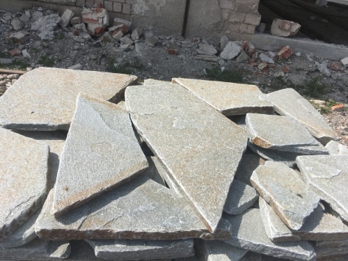 Златолит серебристый галтованный для лестниц купить в Котельниках